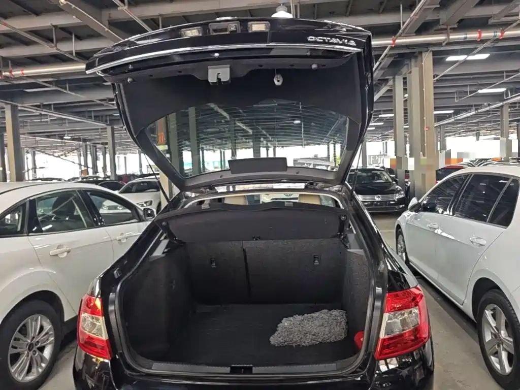 Skoda Octavia 2016 — фото 15