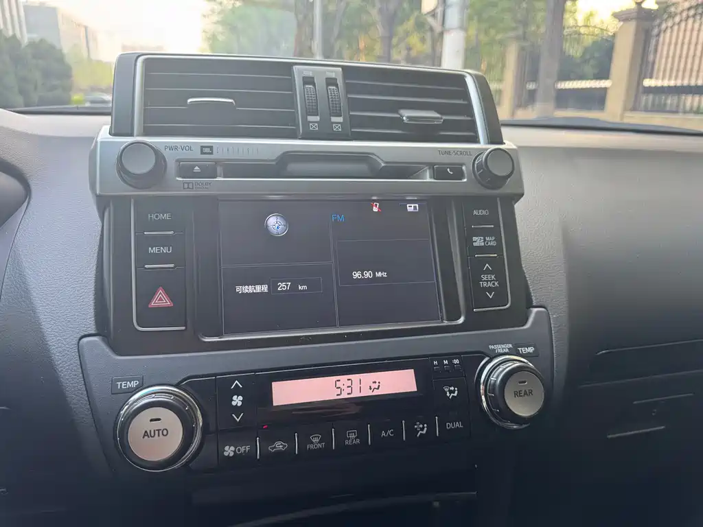 Toyota Prado 2017 — фото 11