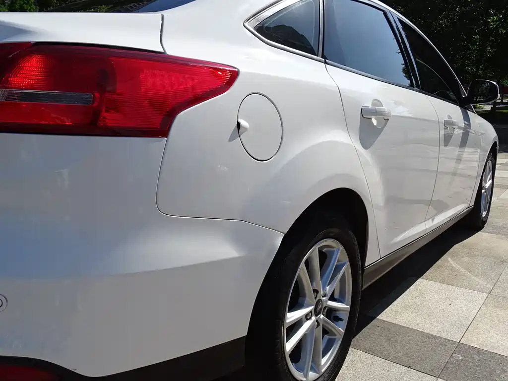 Ford Focus 2015 — фото 11