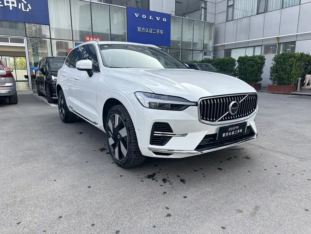 Volvo XC60 PHEV 2024 — фото 3