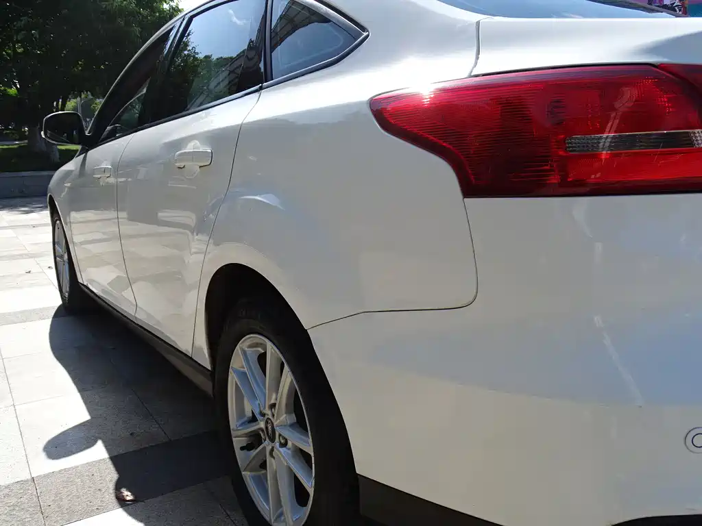 Ford Focus 2015 — фото 12