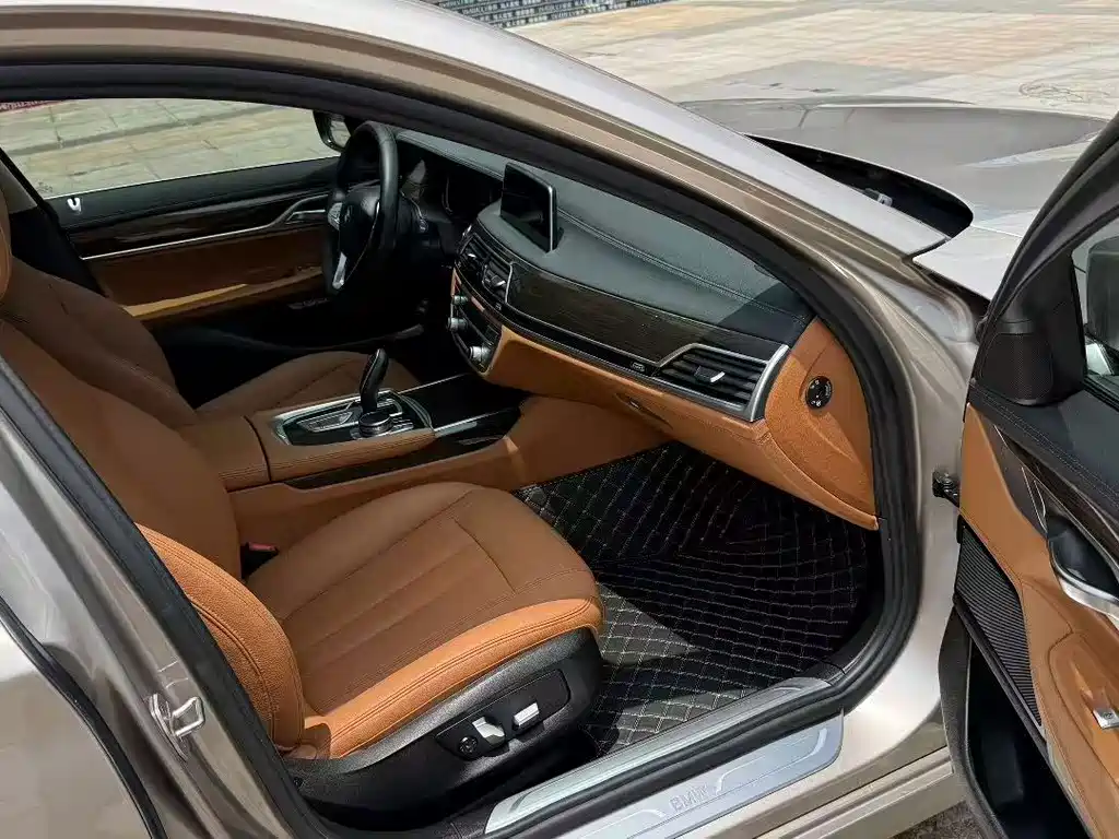 BMW 7 Series 2016 — фото 8