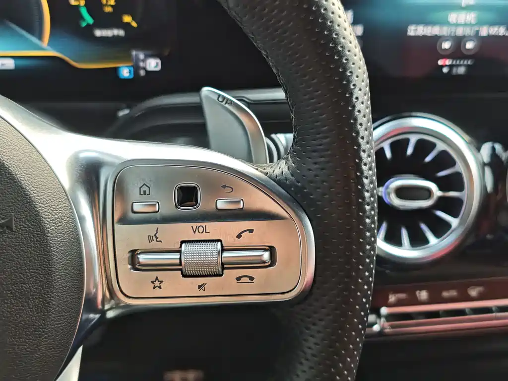 Mercedes-Benz GLB AMG 2021 — фото 33