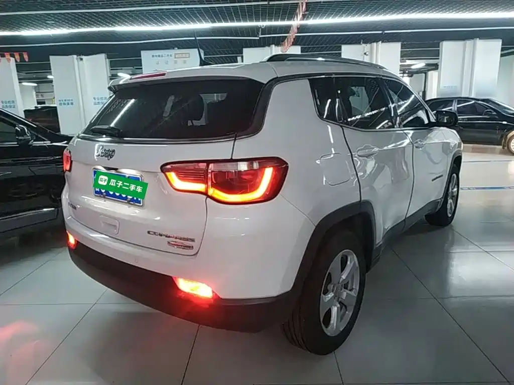 Jeep Compass 2017 — фото 7