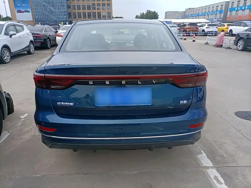 Geely Emgrand 2025