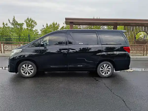 Toyota Alphard 2012