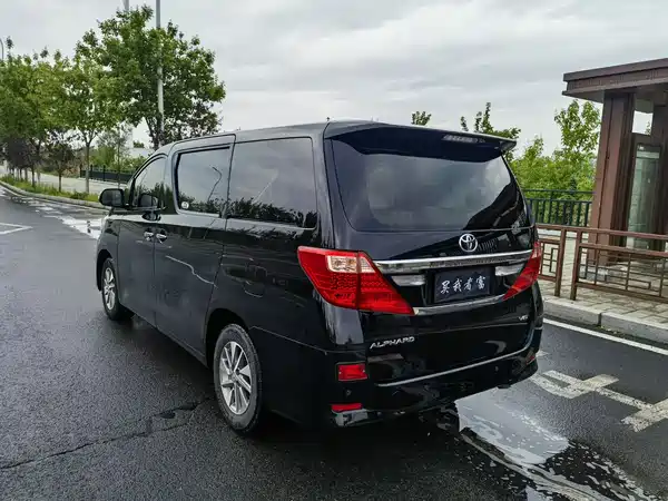Toyota Alphard 2012