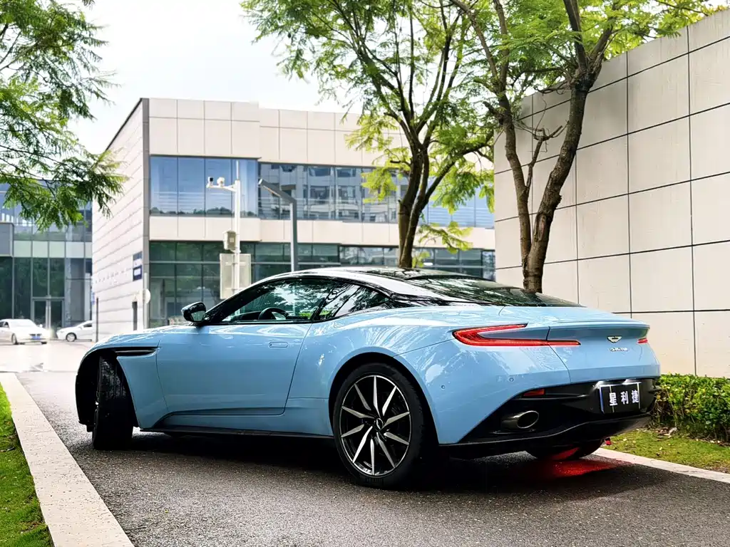Aston Martin DB11 2018 — фото 5