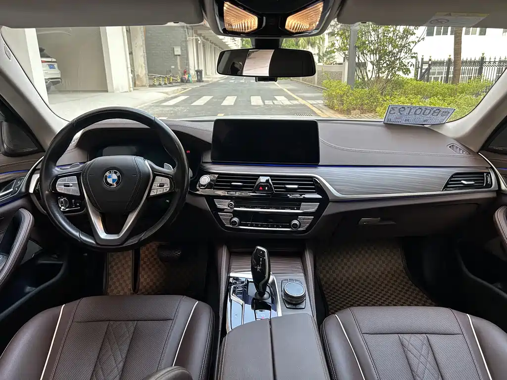 BMW 5 Series 2021 — фото 13