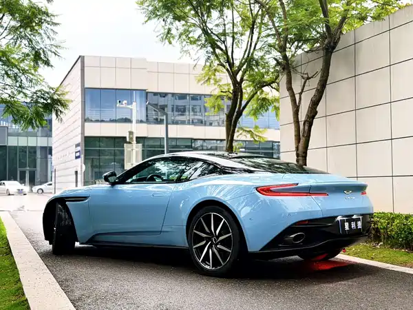 Aston Martin DB11 2018