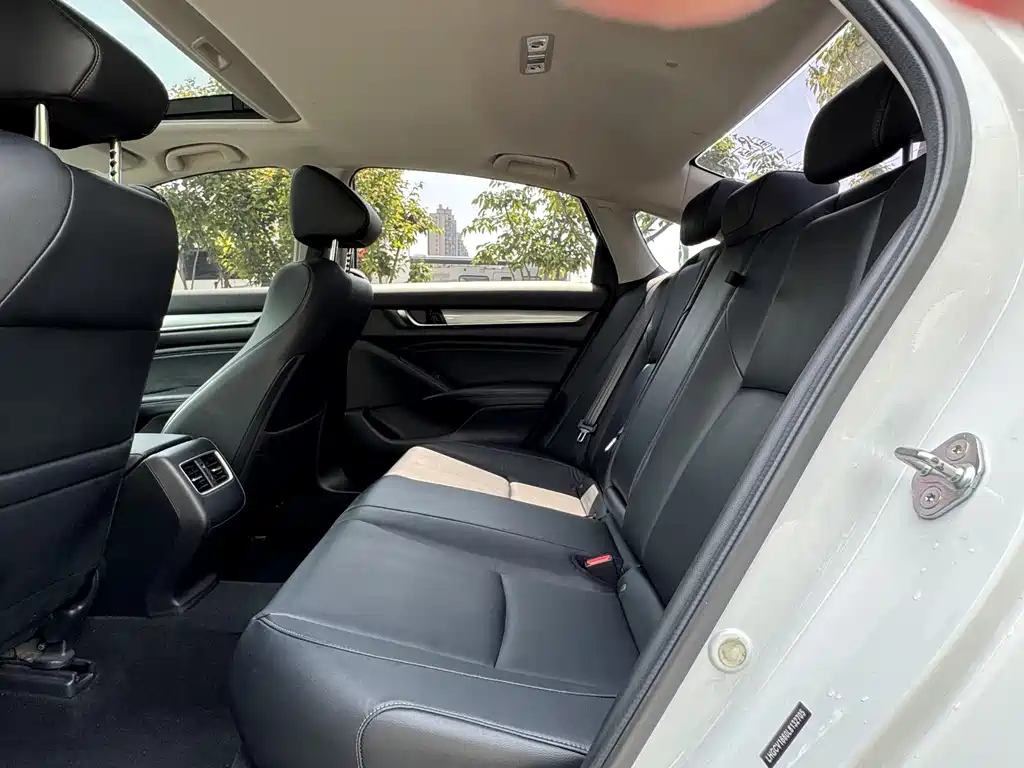 Honda Accord 2020 — фото 10