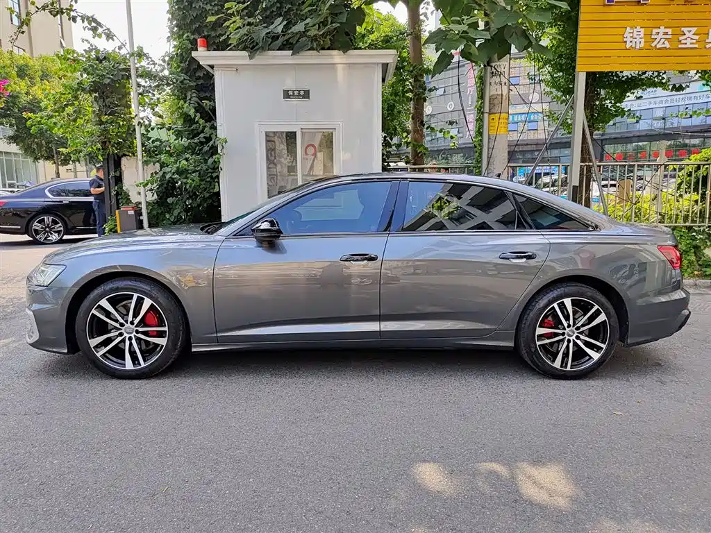 Audi A6L 2022