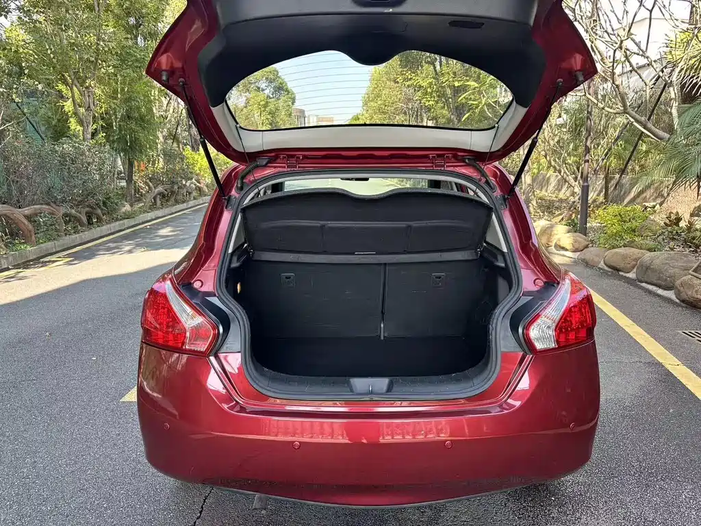 Nissan Tiida 2015 — фото 17