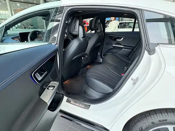 Mercedes-Benz EQE 2025