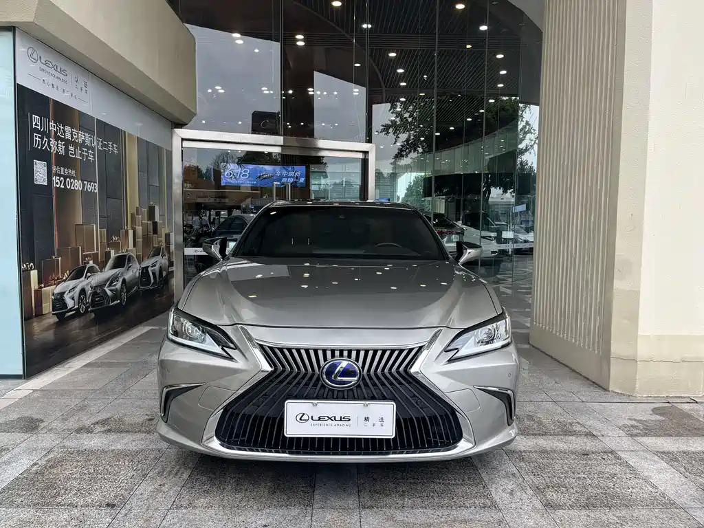 Lexus ES 2020 — фото 1