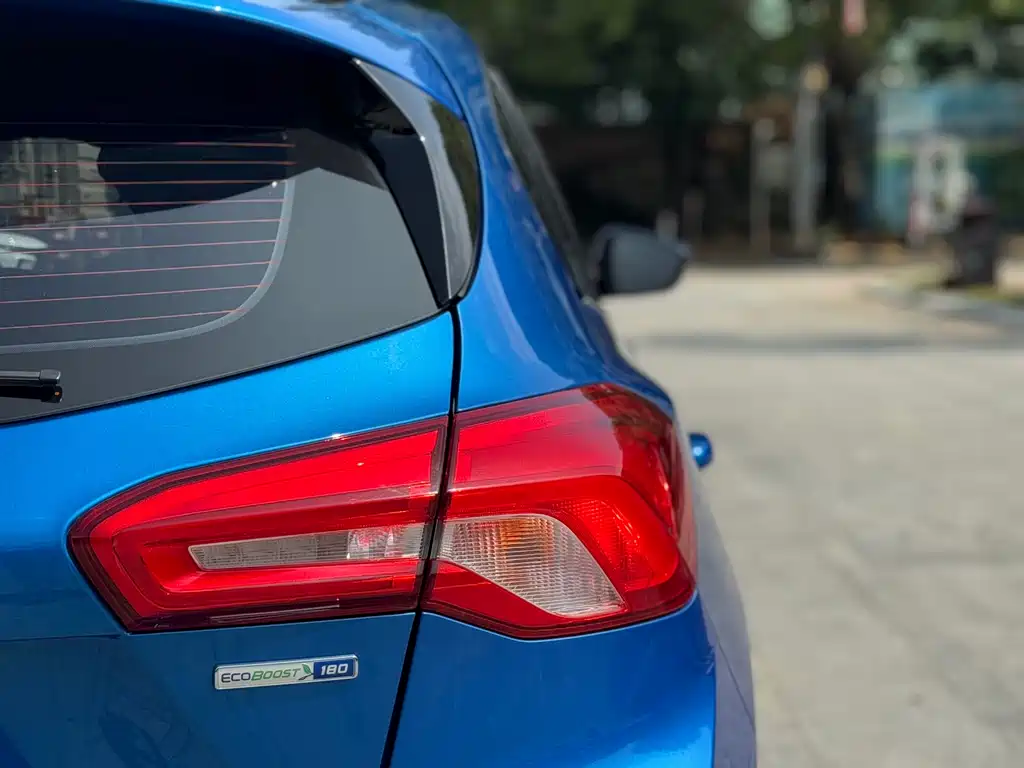 Ford Focus 2021 — фото 10