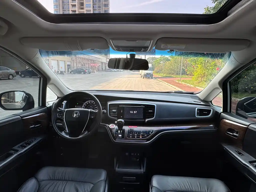 Honda Odyssey 2018 — фото 17