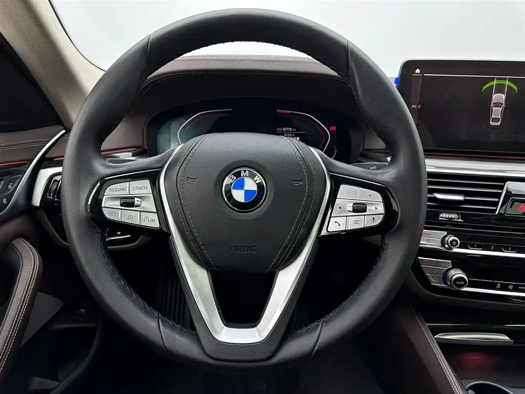 BMW 5 Series 2022 — фото 10
