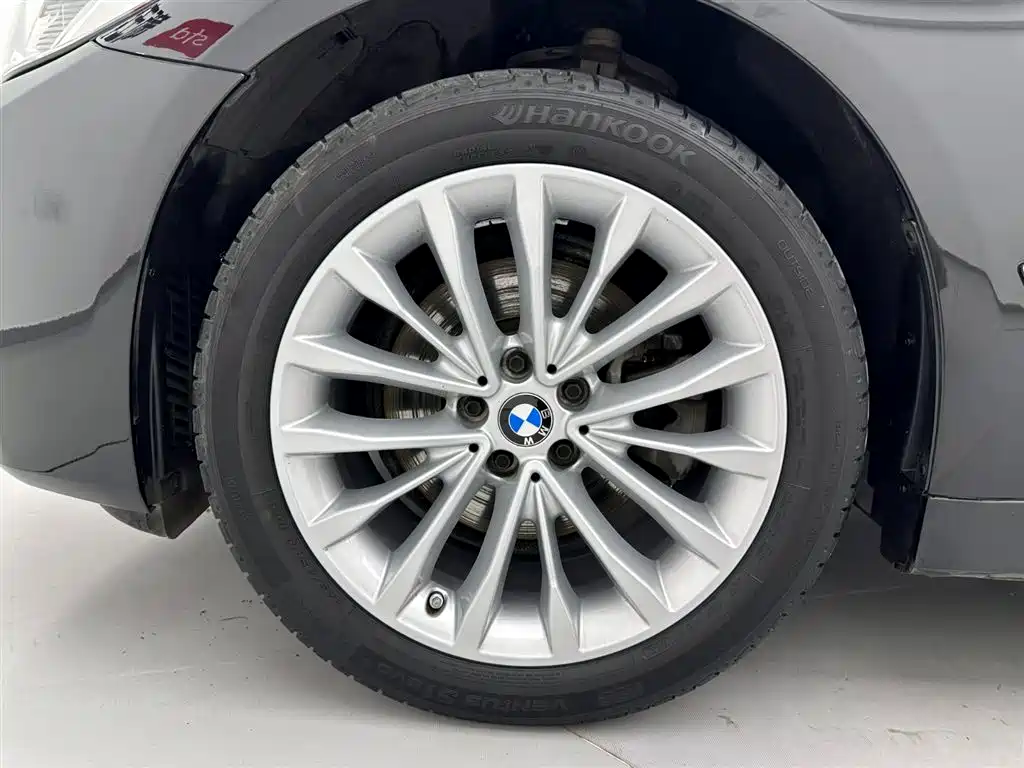 BMW 5 Series 2022 — фото 28