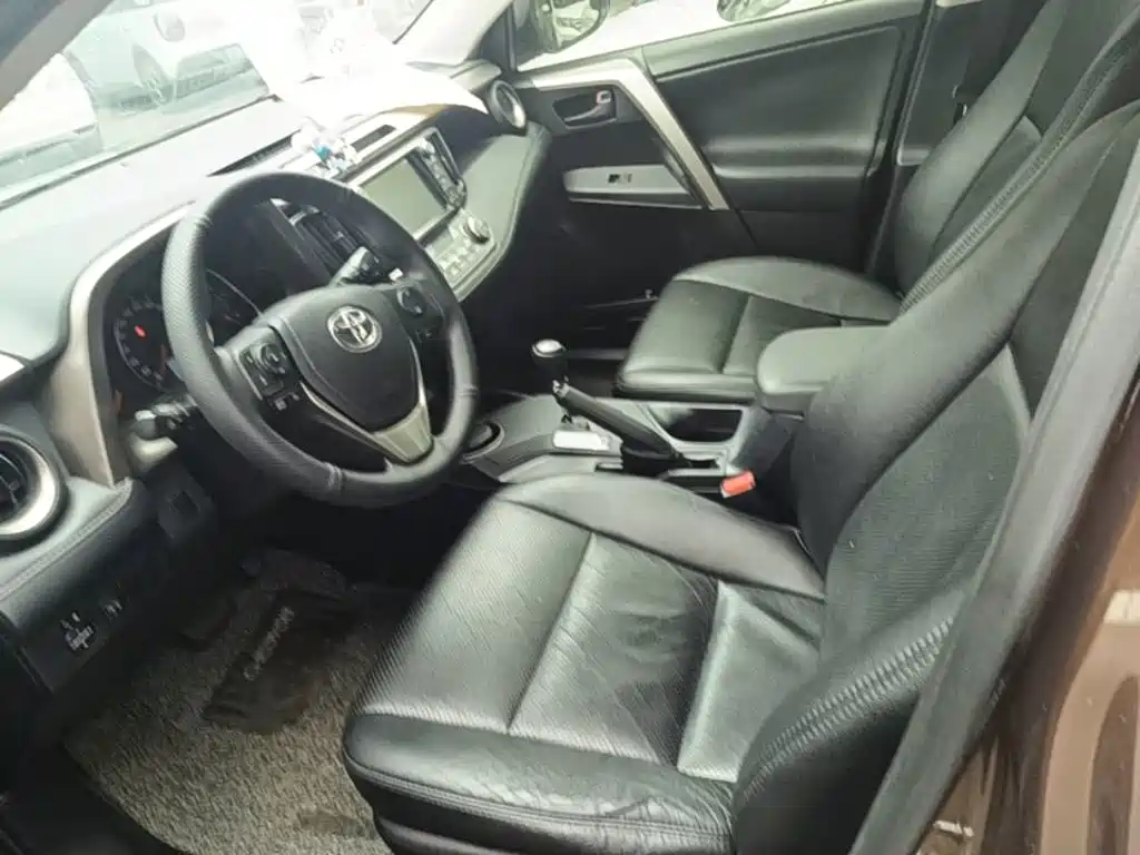 Toyota RAV4 2015 — фото 15