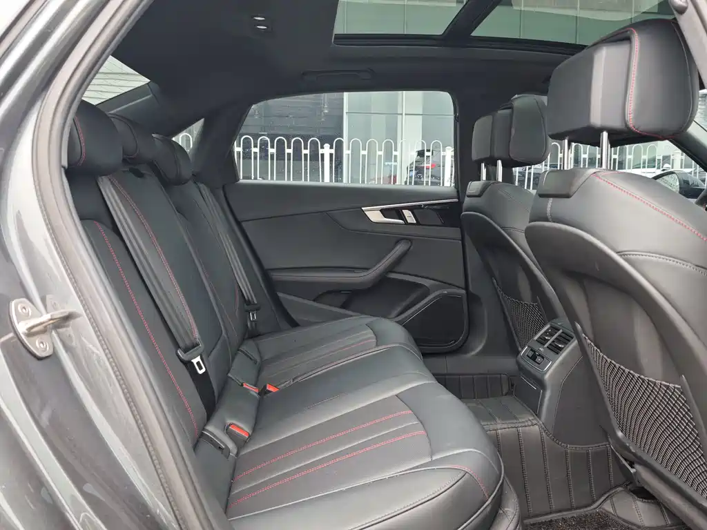 Audi A4L 2025 — фото 10