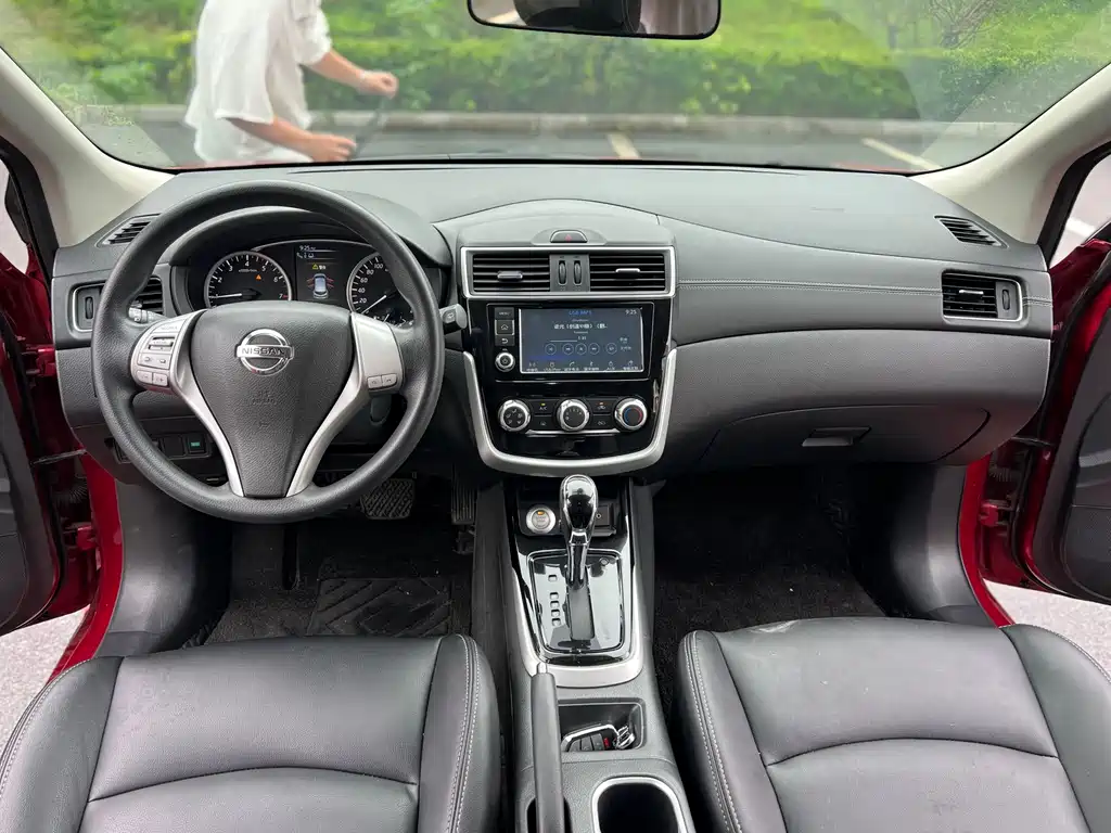 Nissan Tiida 2017 — фото 9