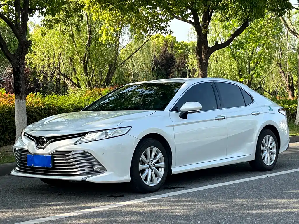 Toyota Camry 2020 — фото 1
