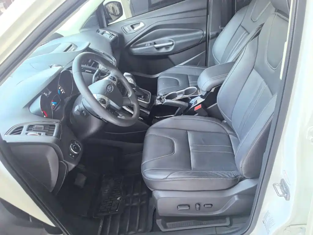 Ford Kuga 2015 — фото 15