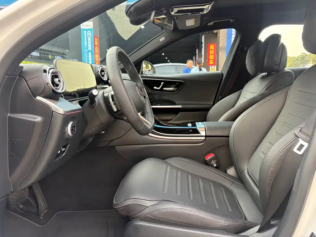 Mercedes-Benz C-Class 2025 — фото 11