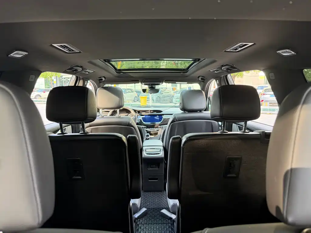 Cadillac XT6 2022 — фото 16