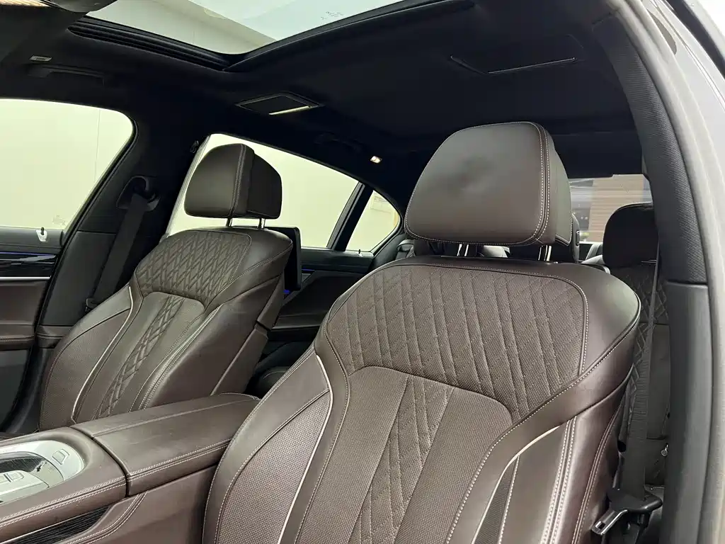 BMW 7 Series 2018 — фото 10