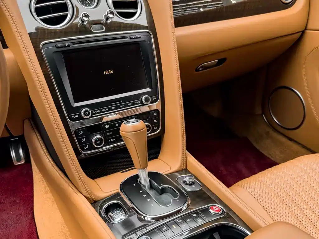 Bentley Continental 2016 — фото 18