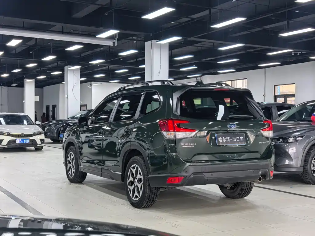 Subaru Forester 2022 — фото 24