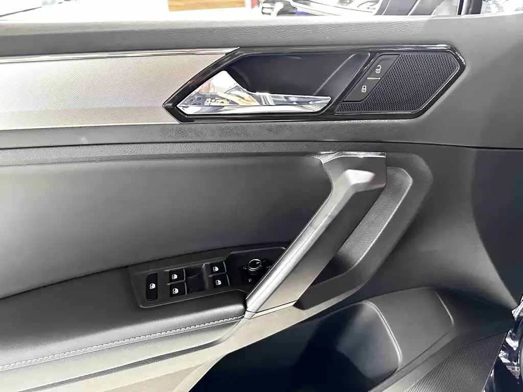 Volkswagen Tiguan L 2020 — фото 6