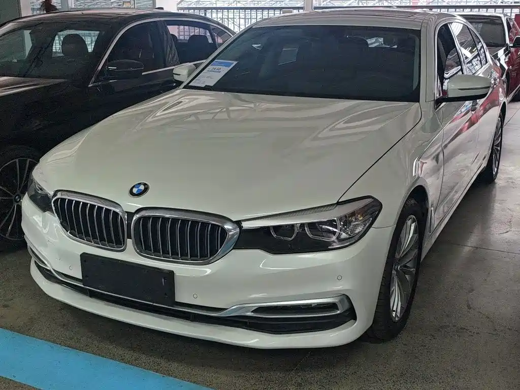 BMW 5 Series 2019 — фото 1