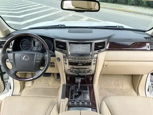 Lexus LX 2009
