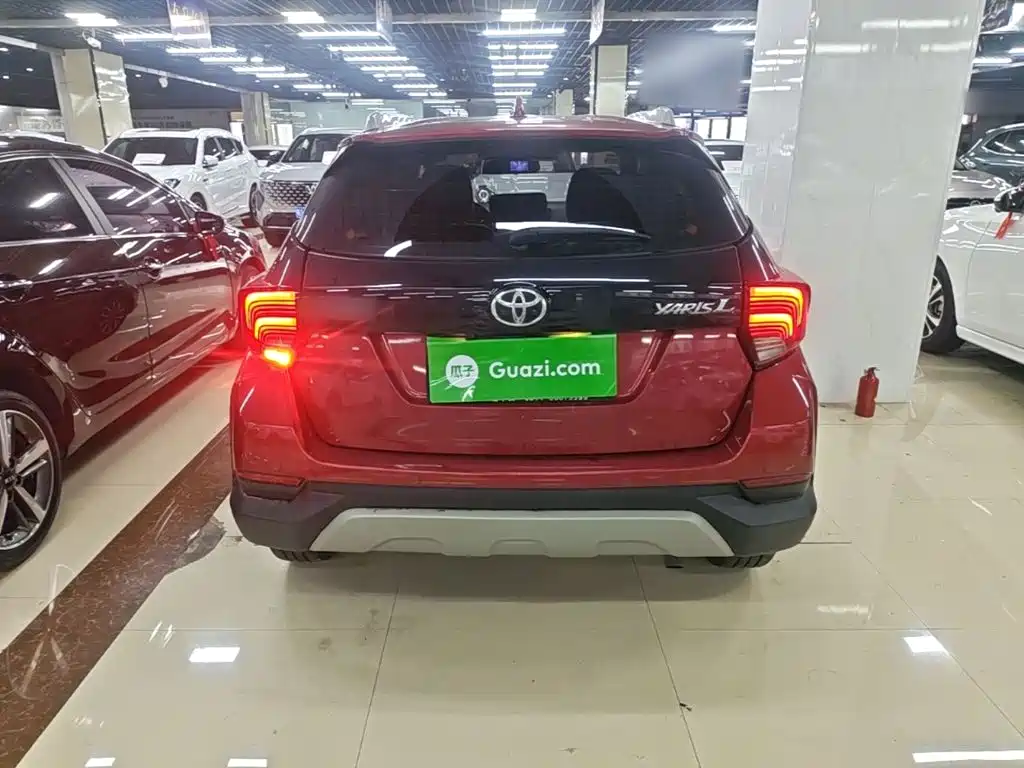 Toyota Yaris L 2020 — фото 6