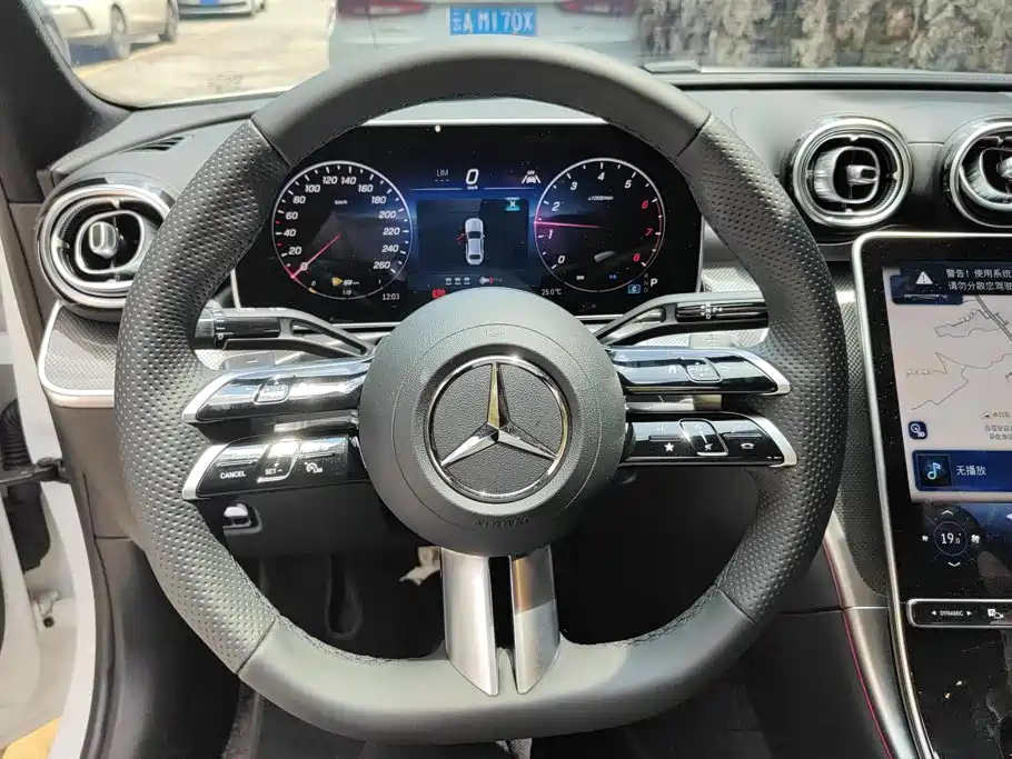 Mercedes-Benz C-Class 2025 — фото 15