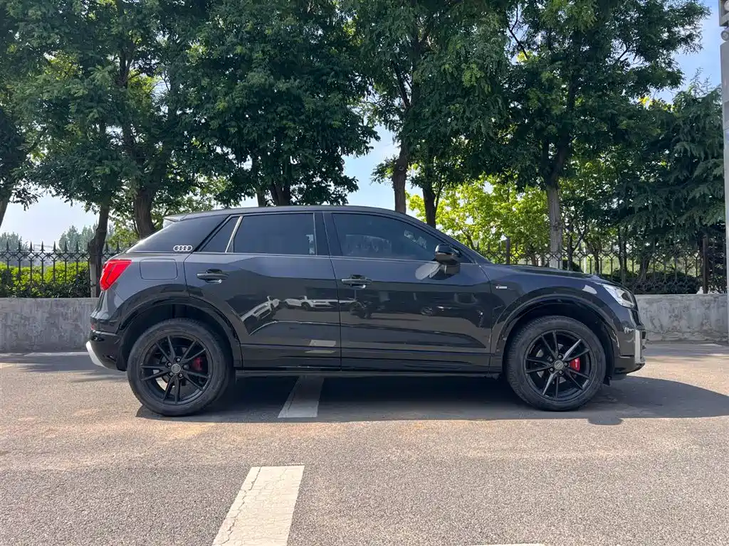 Audi Q2L 2021 — фото 8
