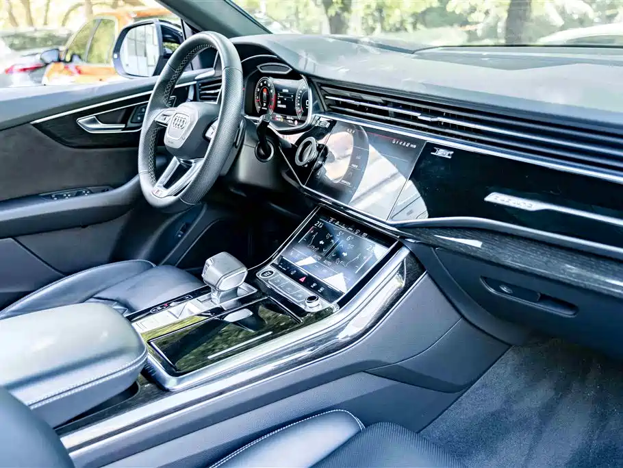 Audi Q8 2022 — фото 18