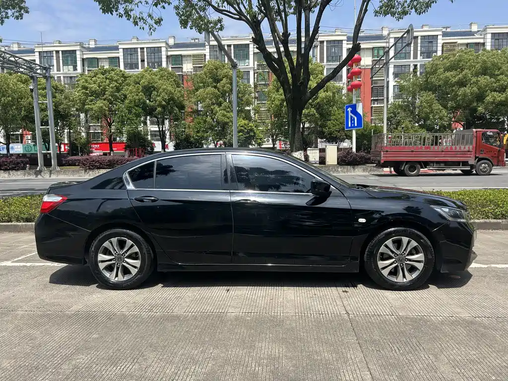 Honda Accord 2014 — фото 14