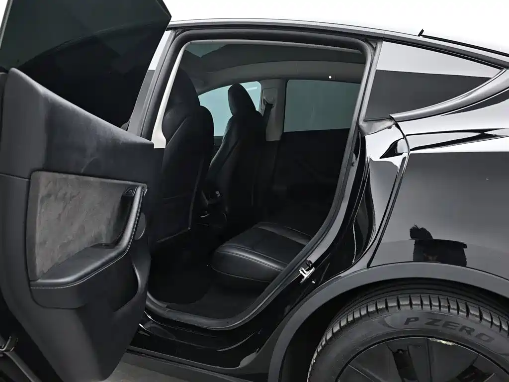 Tesla Model Y 2022 — фото 16