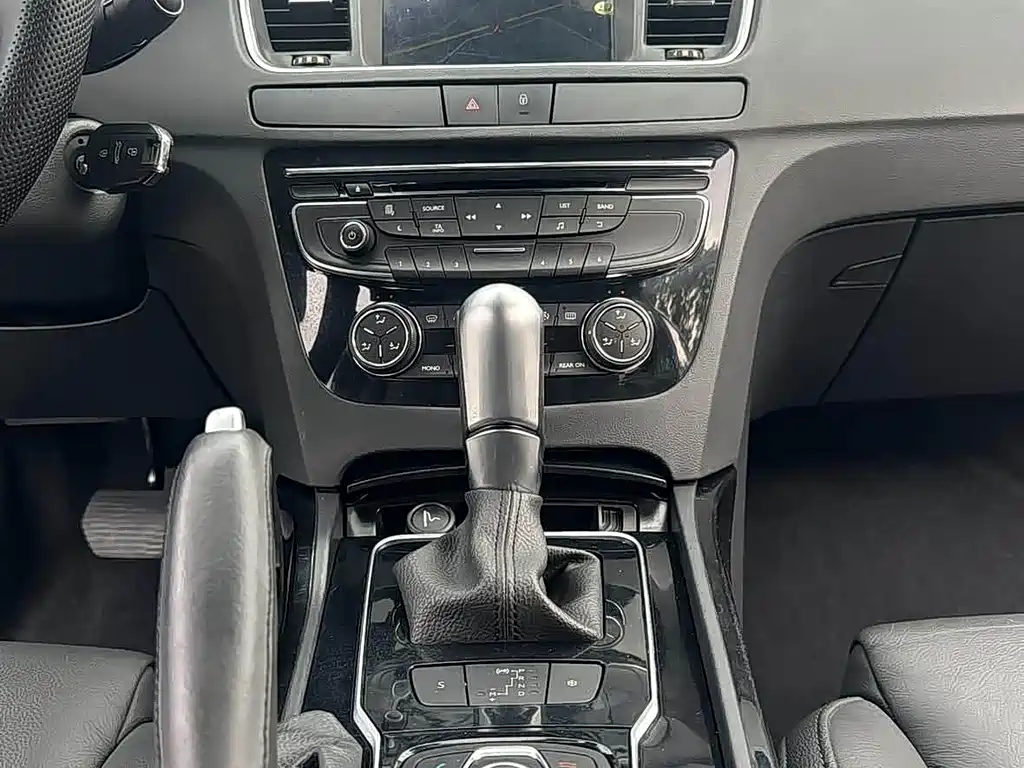 Peugeot 508 2014 — фото 14