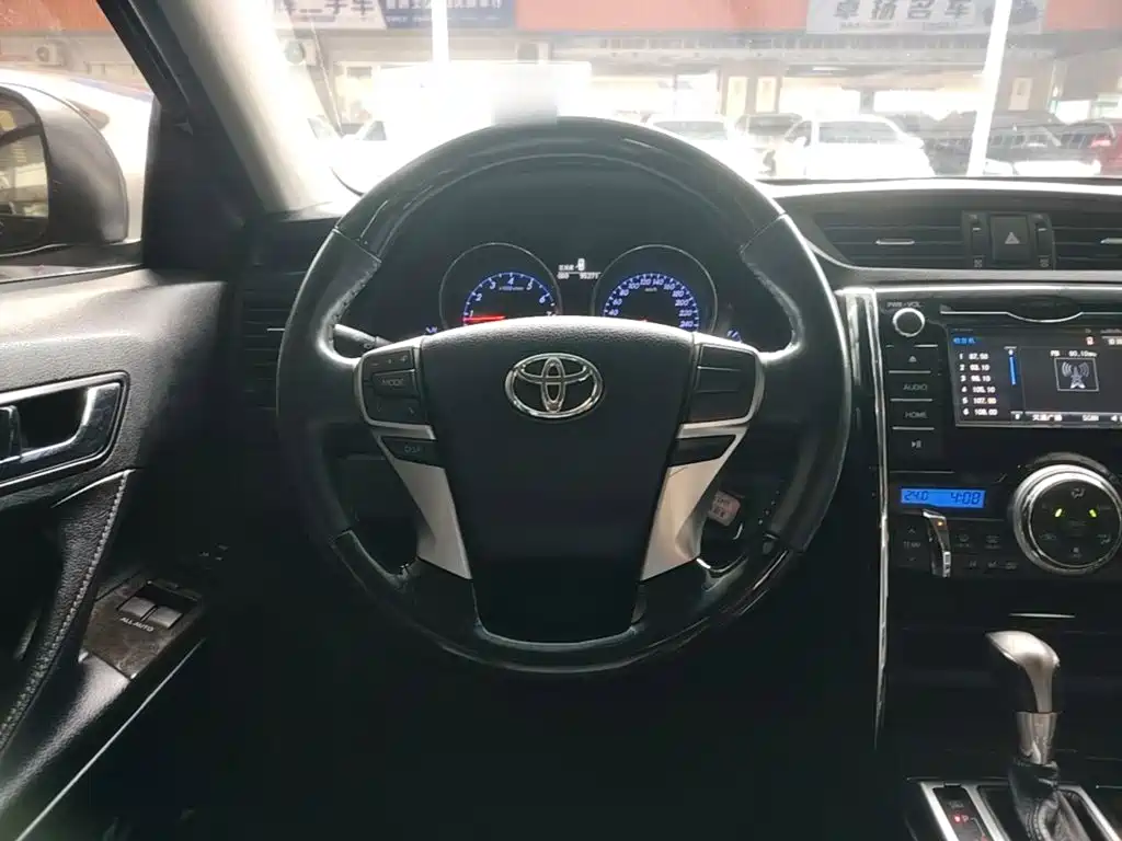Toyota Reiz 2015 — фото 11