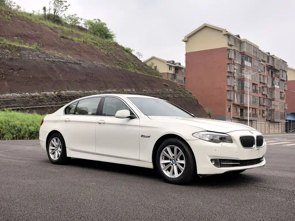 BMW 5 Series 2012 — фото 3