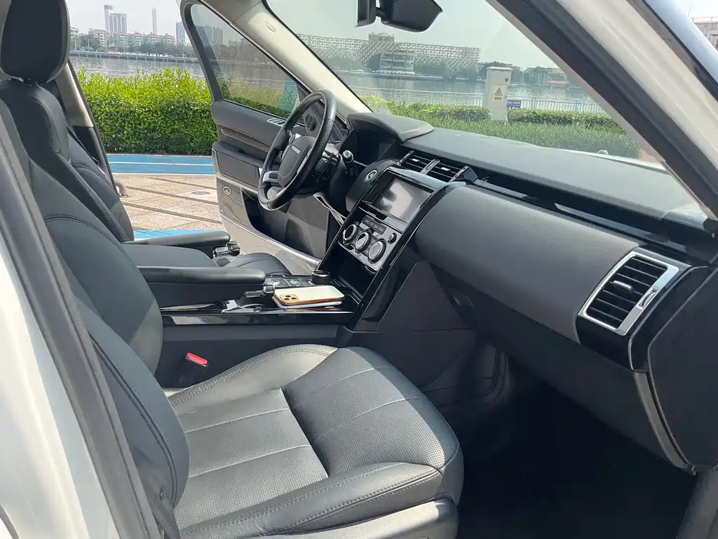 Land Rover Discovery 2020 — фото 13