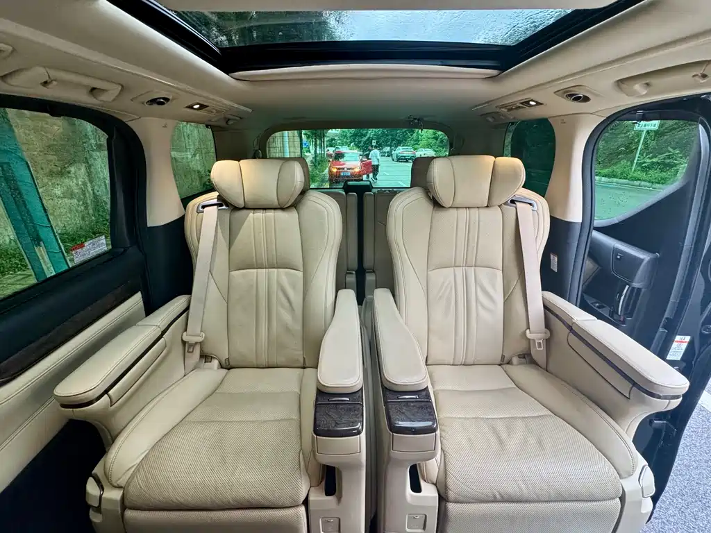 Toyota Alphard 2020 — фото 10