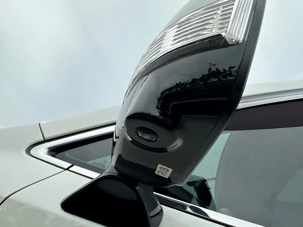 Nissan Quest 2015 — фото 35
