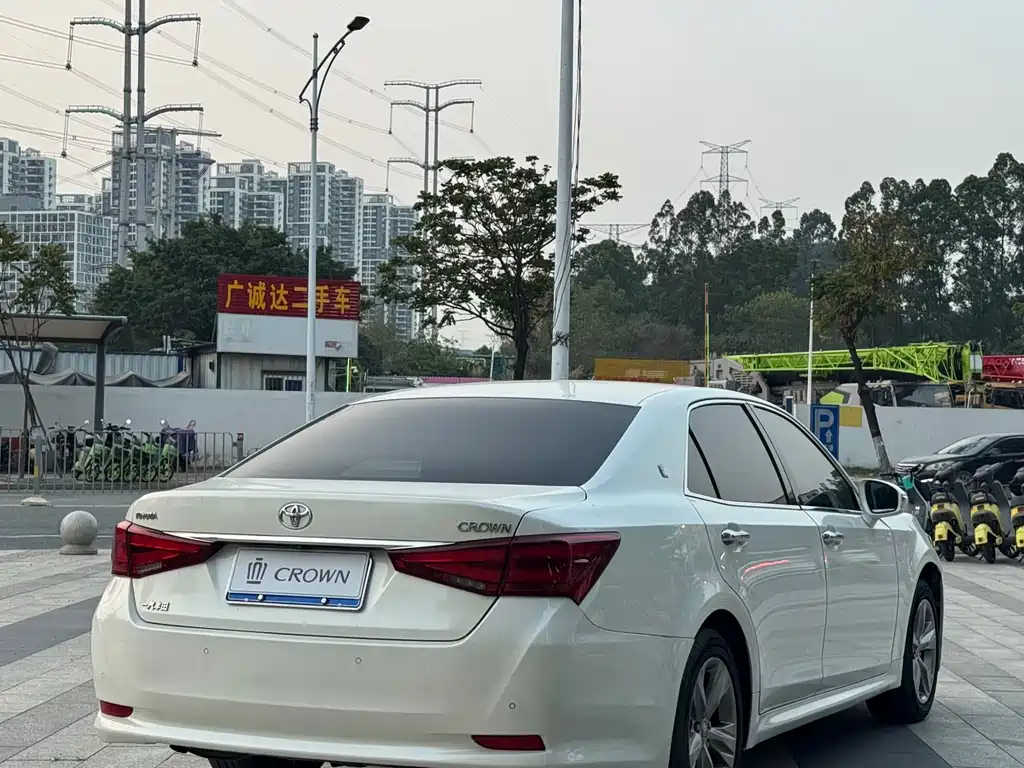 Toyota Crown 2015 — фото 10