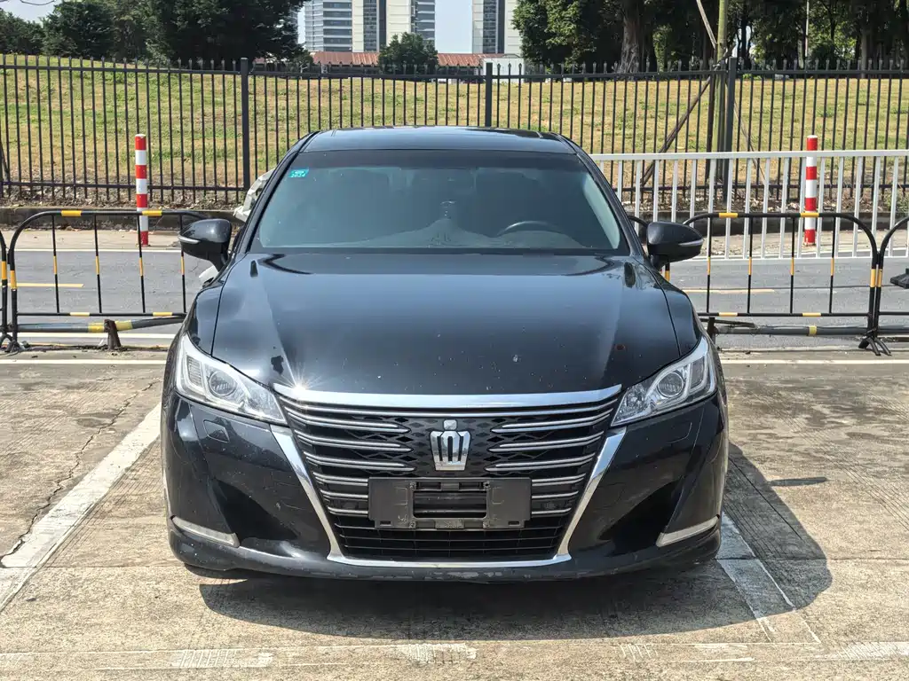 Toyota Crown 2016 — фото 2